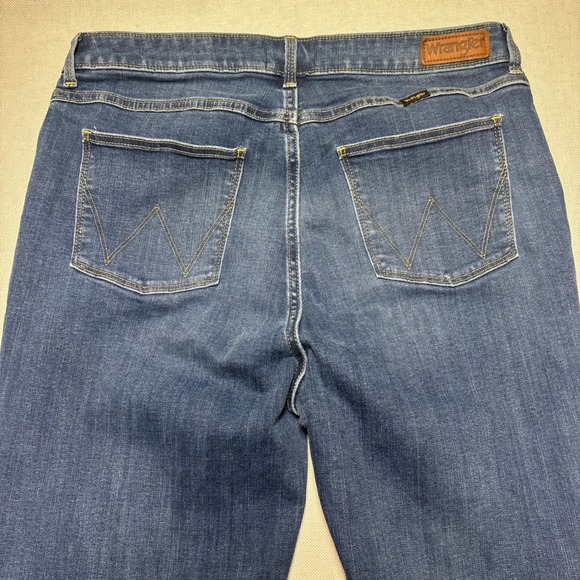 Wrangler Womens High Rise True Straight Leg Denim Jeans Size 14X32 - Picture 3 of 9